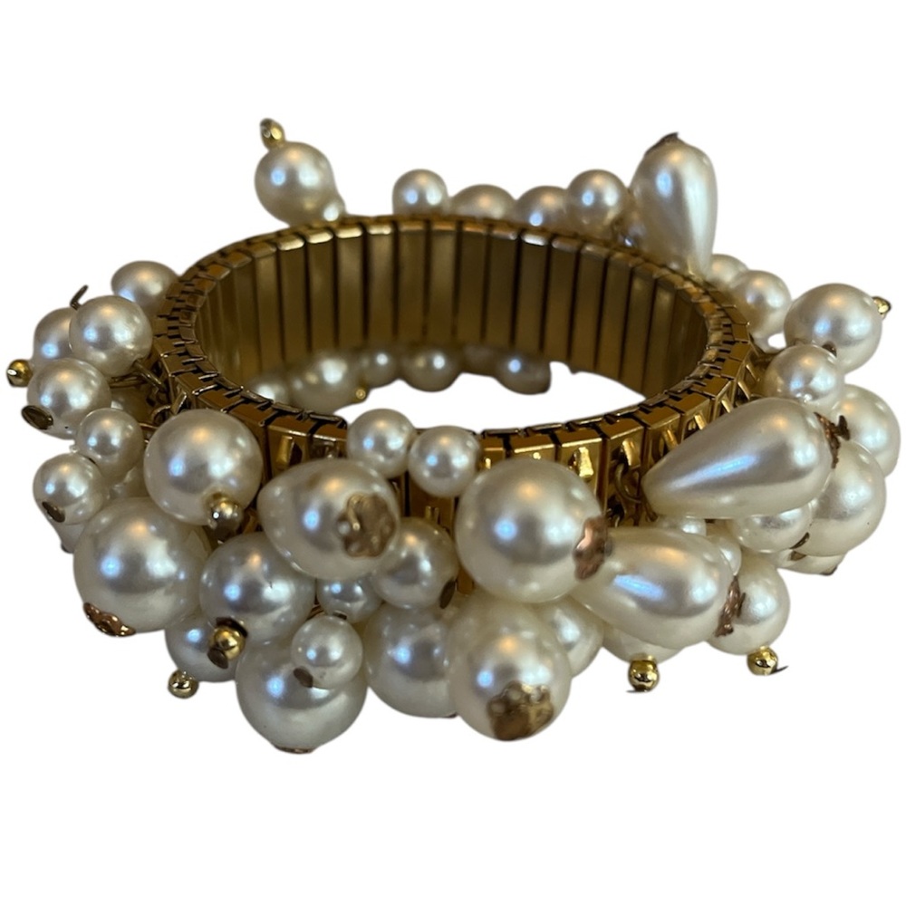 Vintage Elegant Gold tone and different size and shape Pearl expandable Bracelet